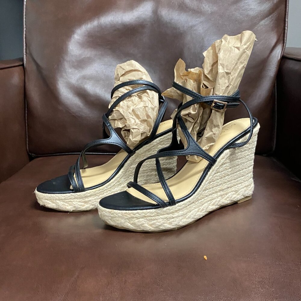 GUESS STRAPPY WEDGE SANDALS SIZE 8M